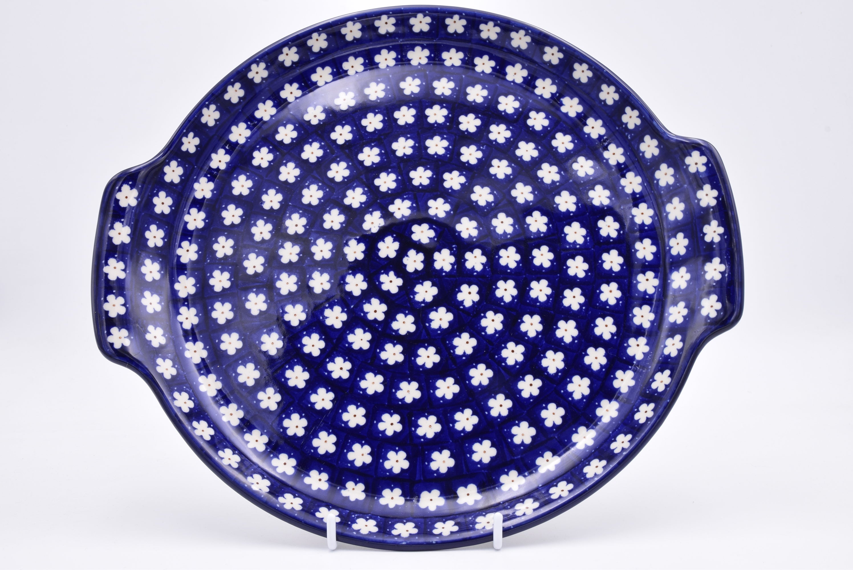 Bunzlau serveerschaal rond met oor 152-0247. Origineel Bunzlau Artystyczna servies uit Polen. Minimaal 30% onder de originele prijs. Blij Blauw Bunzlau prijs €62,50